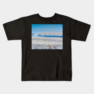 West to the mountains. Kids T-Shirt